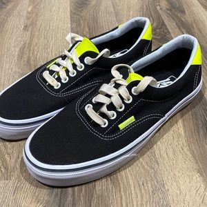 🧩 Vans Tie Skater Sneakers 🧩